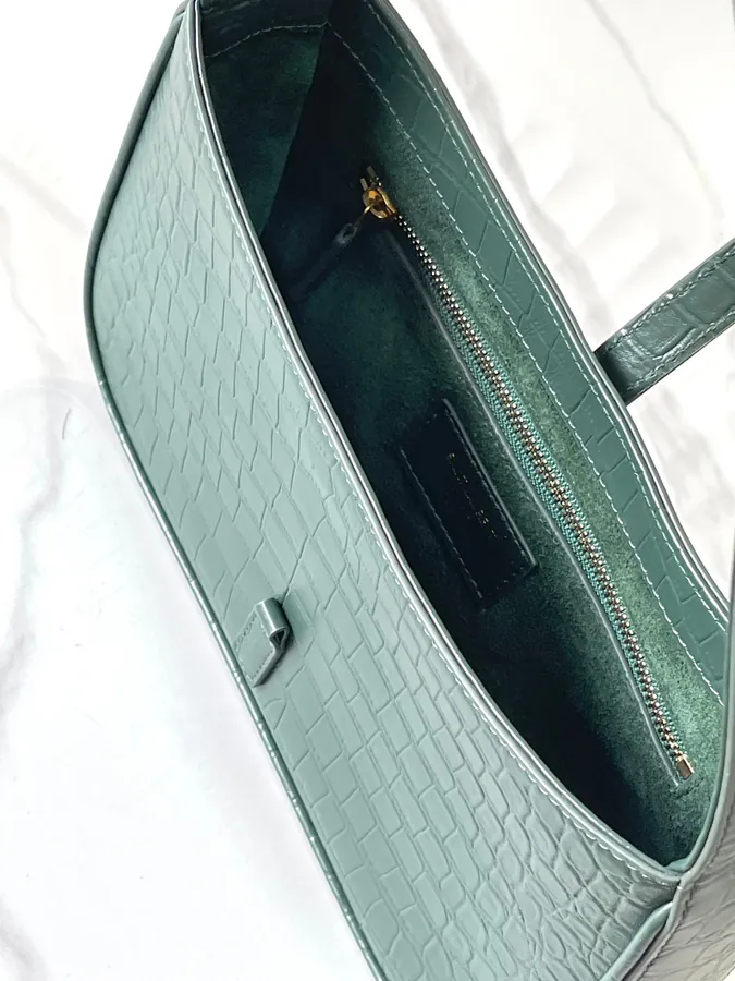 P600 657228 Green Crocodile Print Bucket Bag