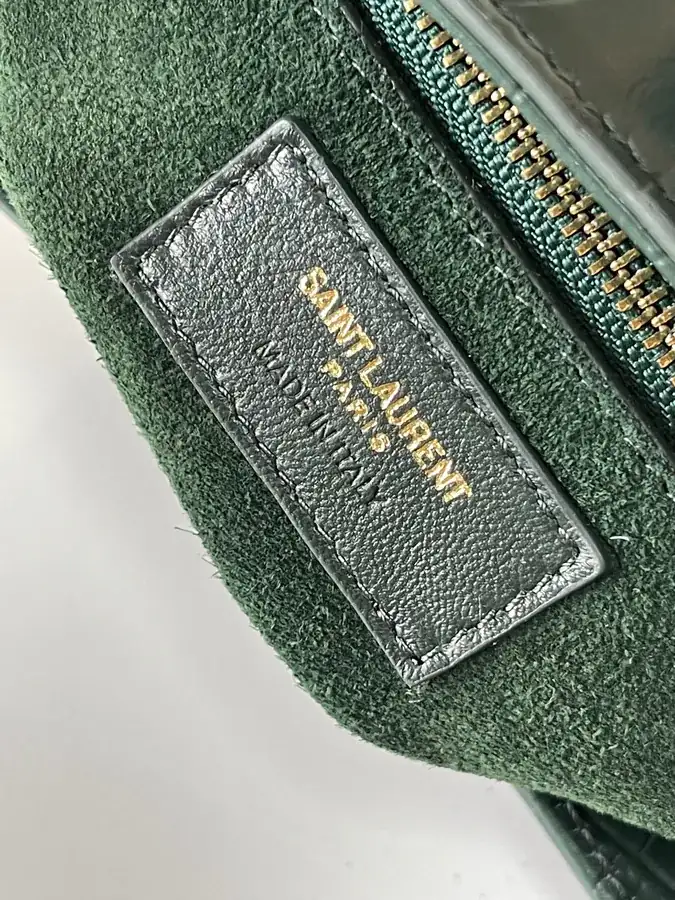 P600 657228 Green Crocodile Print Bucket Bag