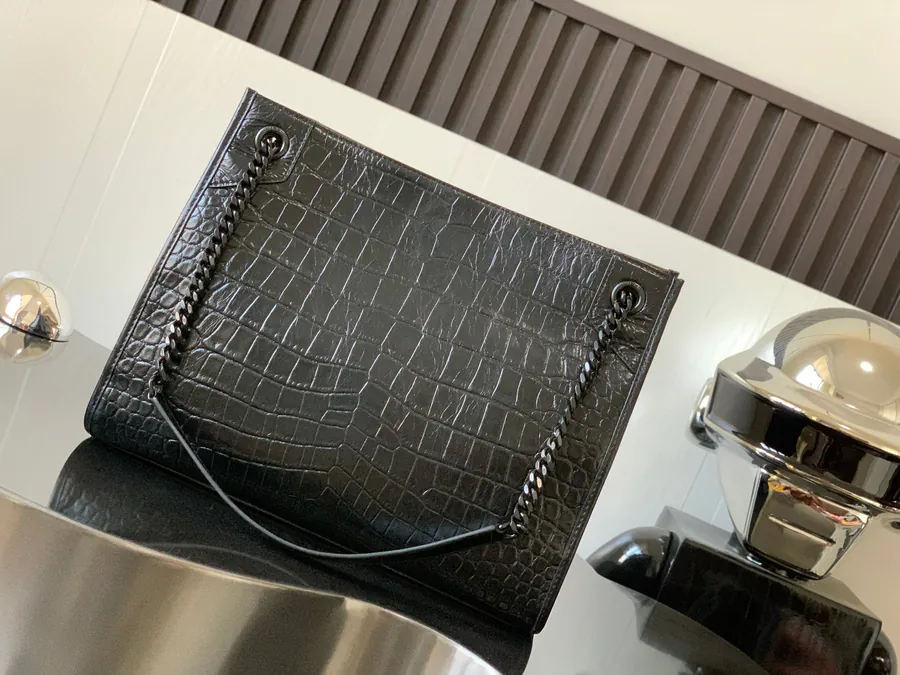Nikki Shopping Bag Premium Italian Leather with Magnetic Closure