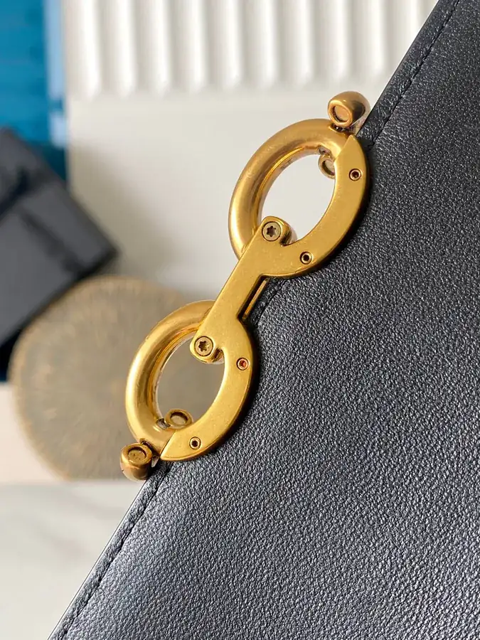 Y Brand New Chain Shoulder Bag Grained Lambskin, Stylish & Versatile