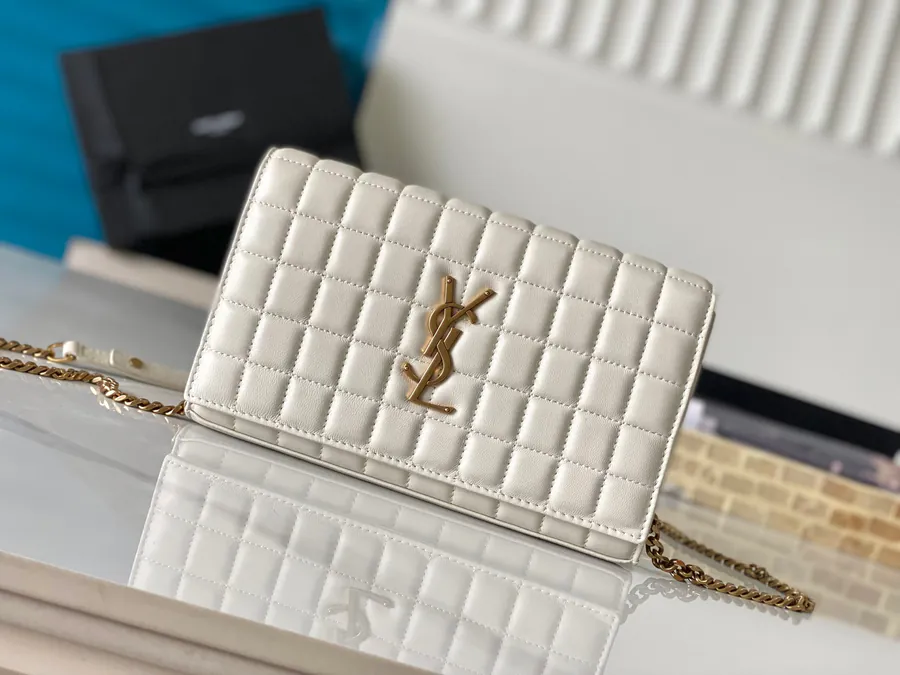 LE CASSANDRE MATELASSÉ CAR Chain Bag with Detachable Straps