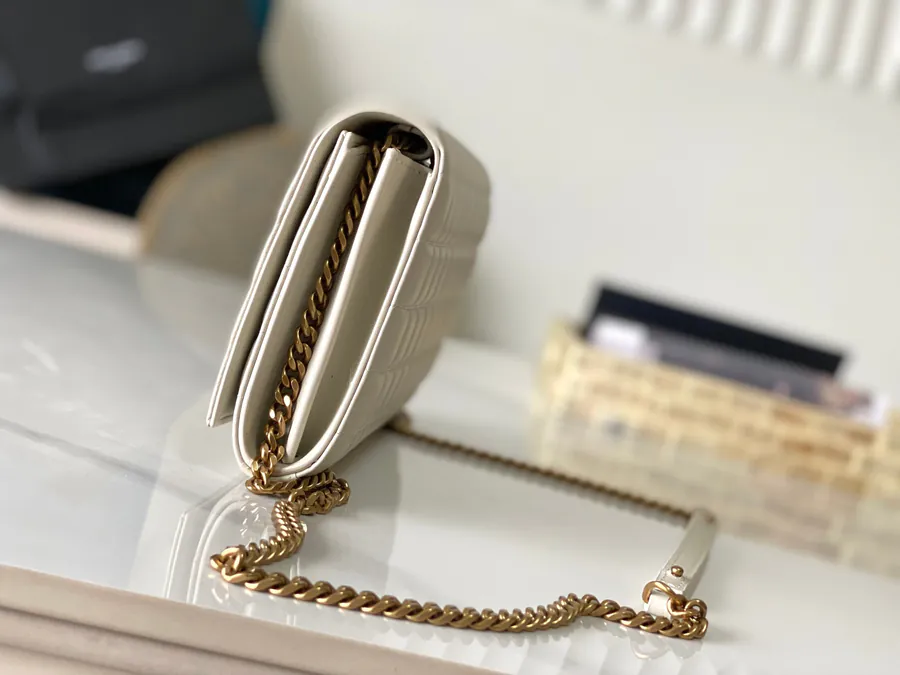 LE CASSANDRE MATELASSÉ CAR Chain Bag with Detachable Straps