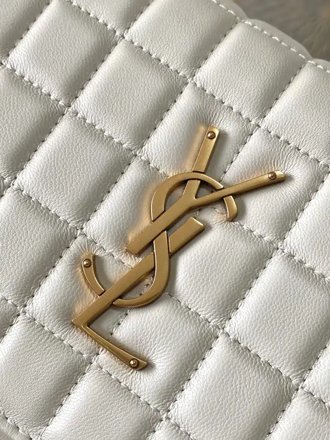 LE CASSANDRE MATELASSÉ CAR Chain Bag with Detachable Straps