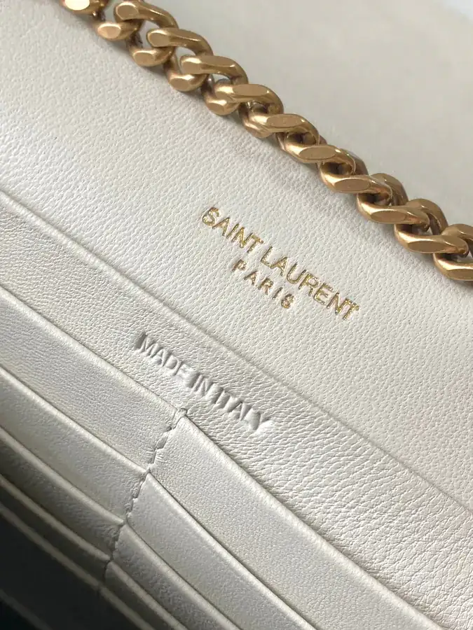 LE CASSANDRE MATELASSÉ CAR Chain Bag with Detachable Straps