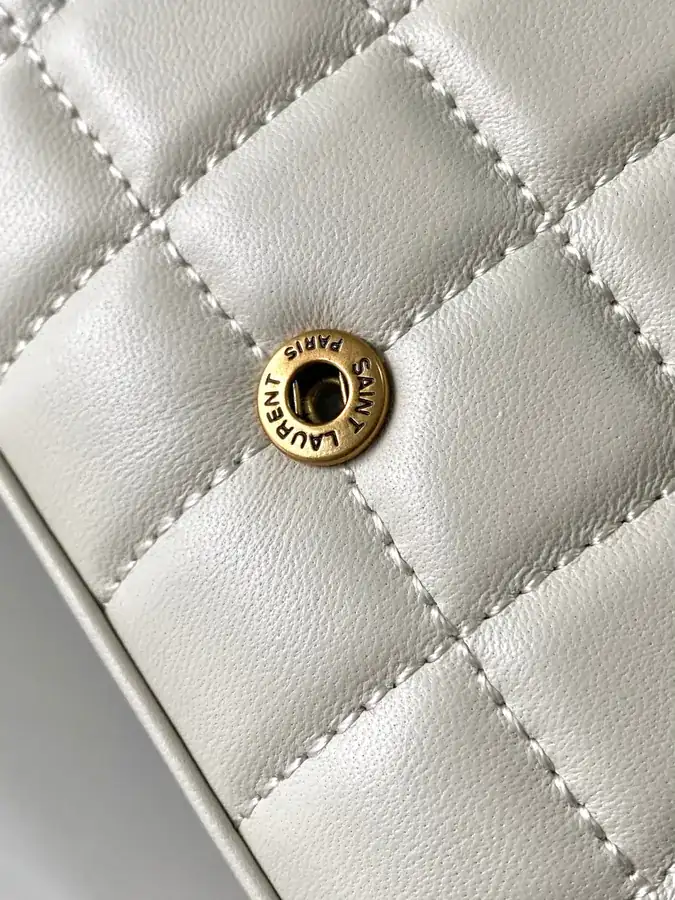 LE CASSANDRE MATELASSÉ CAR Chain Bag with Detachable Straps