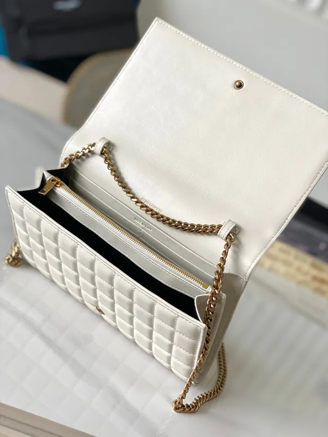 LE CASSANDRE MATELASSÉ CAR Chain Bag with Detachable Straps
