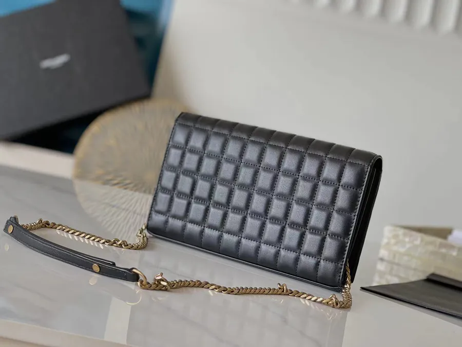 LE CASSANDRE MATELASSÉ CAR Chain Bag with Detachable Strap
