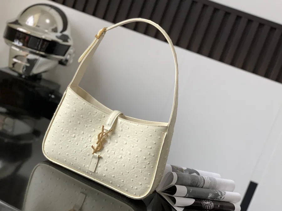 YSL Saint Laurent腋下包 657228奶白鸵鸟纹金扣