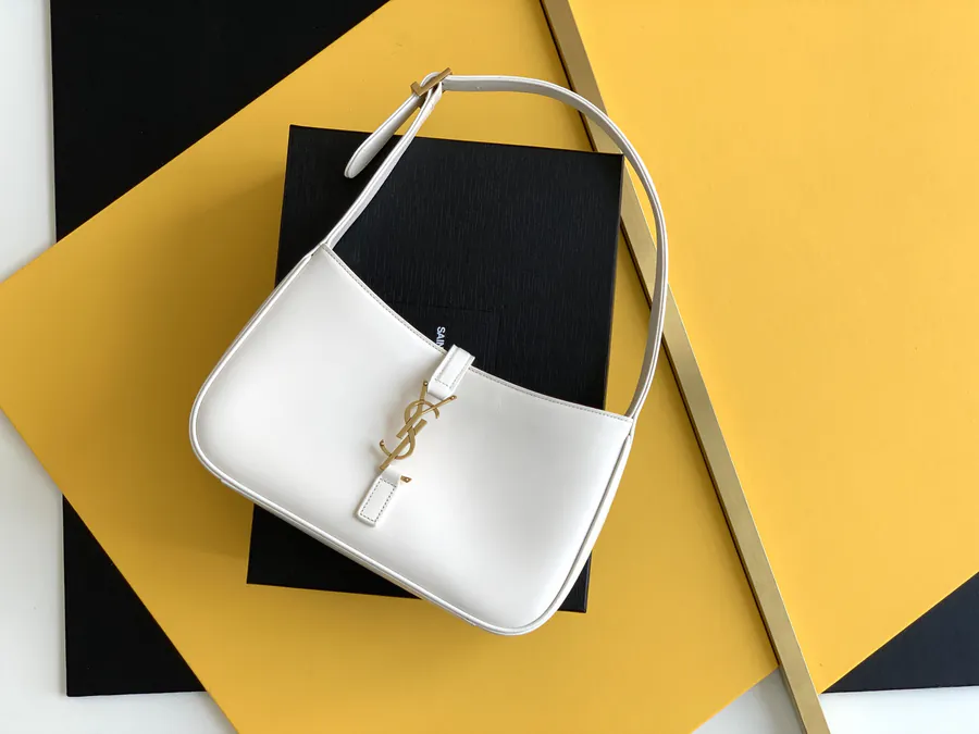 P600 657228 White Plain Shoulder Bag
