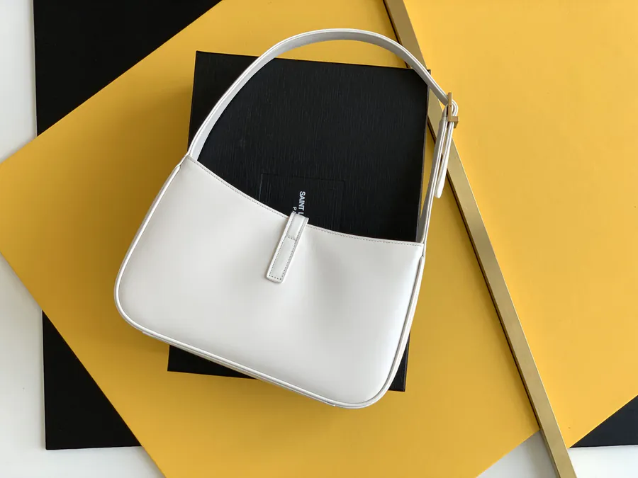 P600 657228 White Plain Shoulder Bag