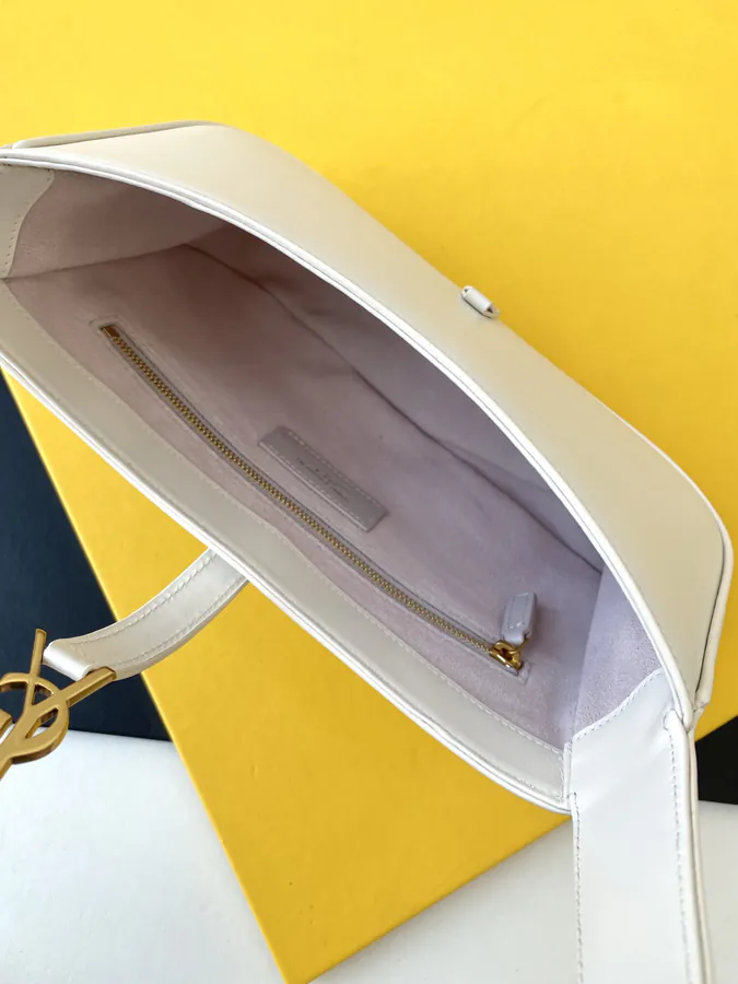 P600 657228 White Plain Shoulder Bag