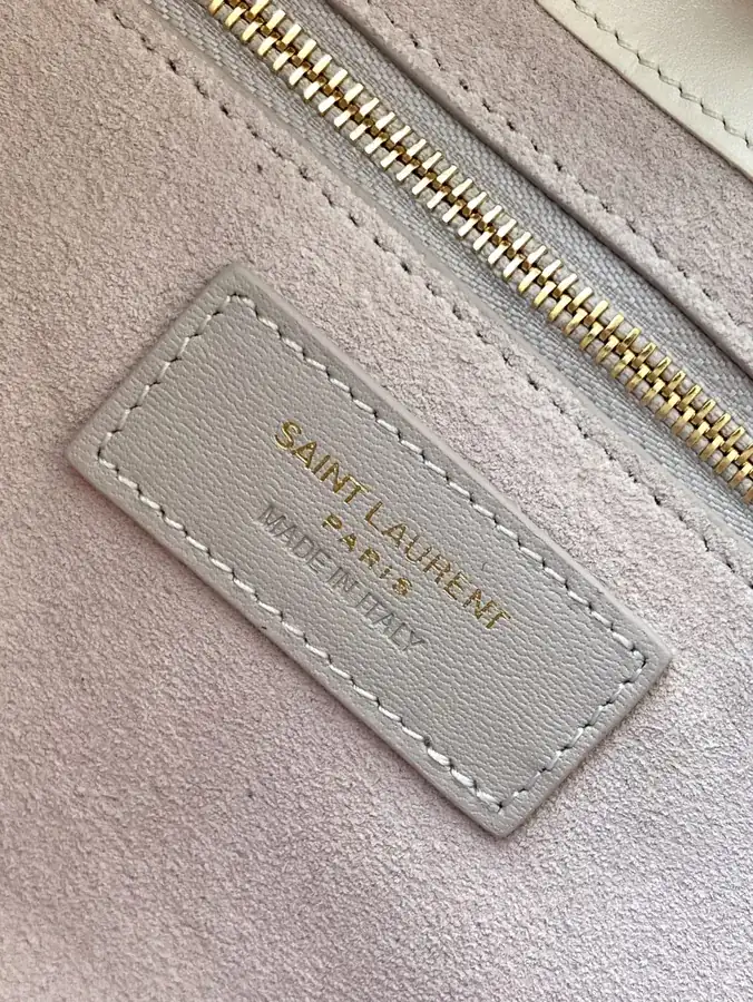 P600 657228 White Plain Shoulder Bag